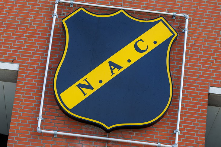 Het logo van NAC op het Rat Verlegh Stadion