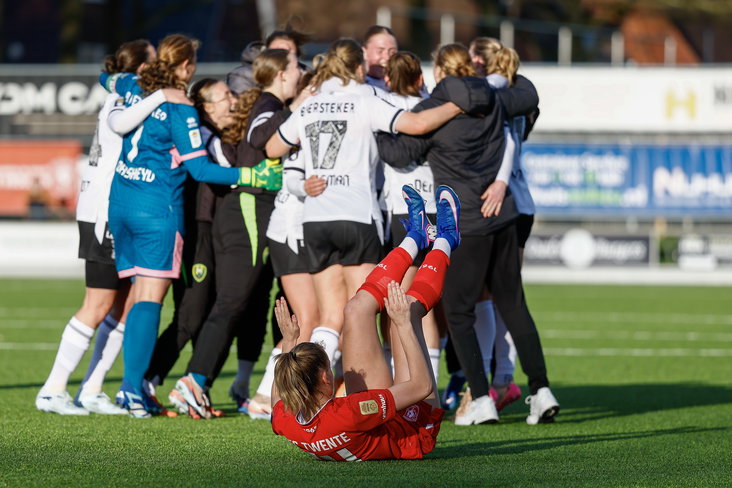 ADO Den Haag viert feest na de zege op FC Twente