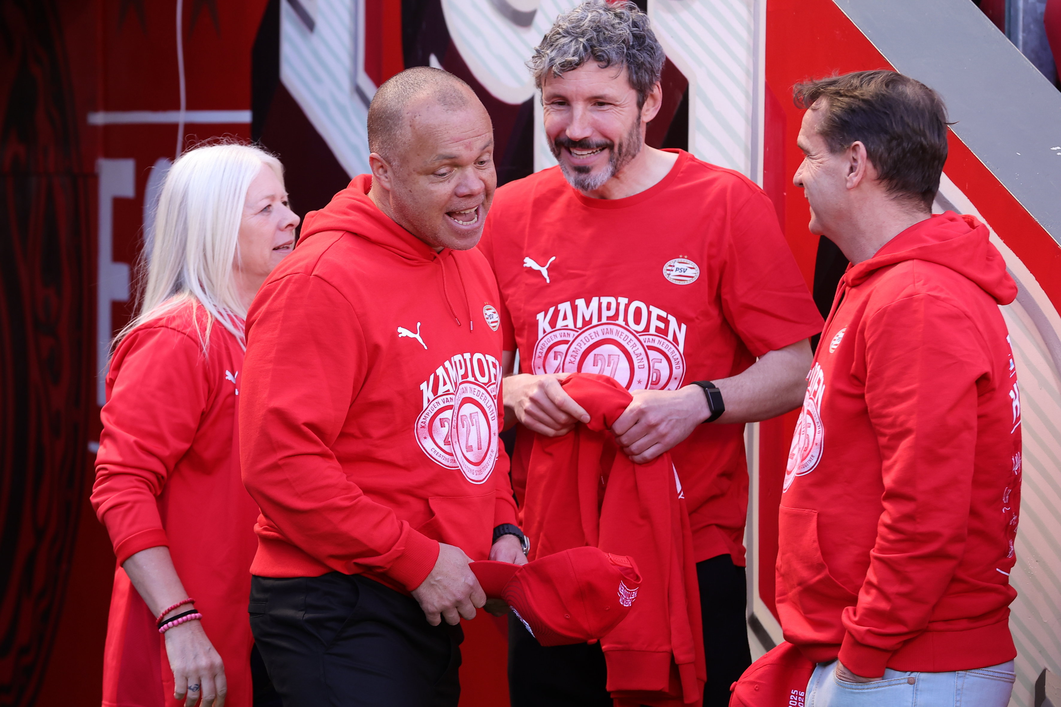 Earnest Stewart en Mark van Bommel