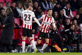 Ivan Perisic komt in het veld voor Joey Veerman