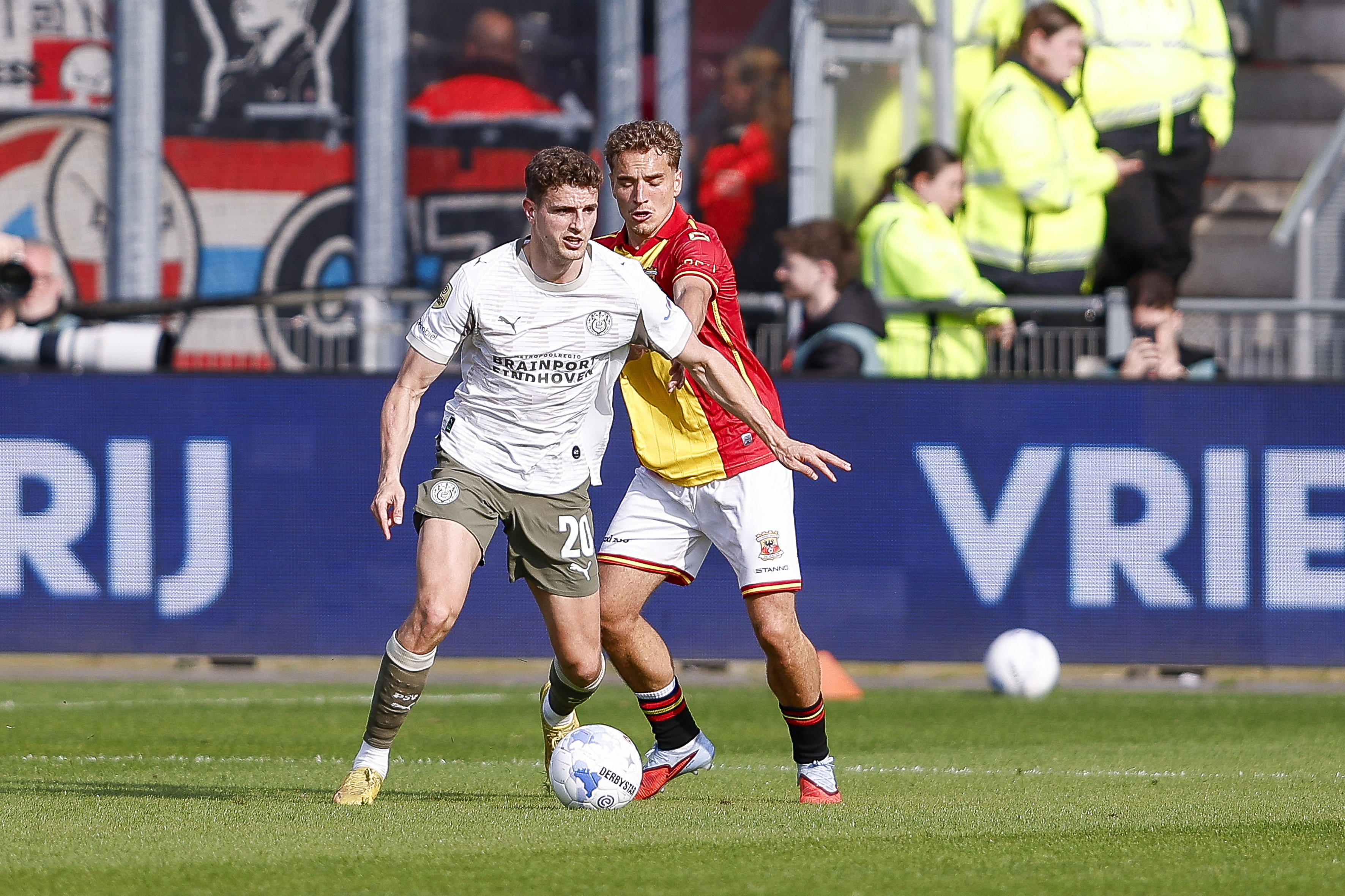Guus Til tegen Go Ahead Eagles