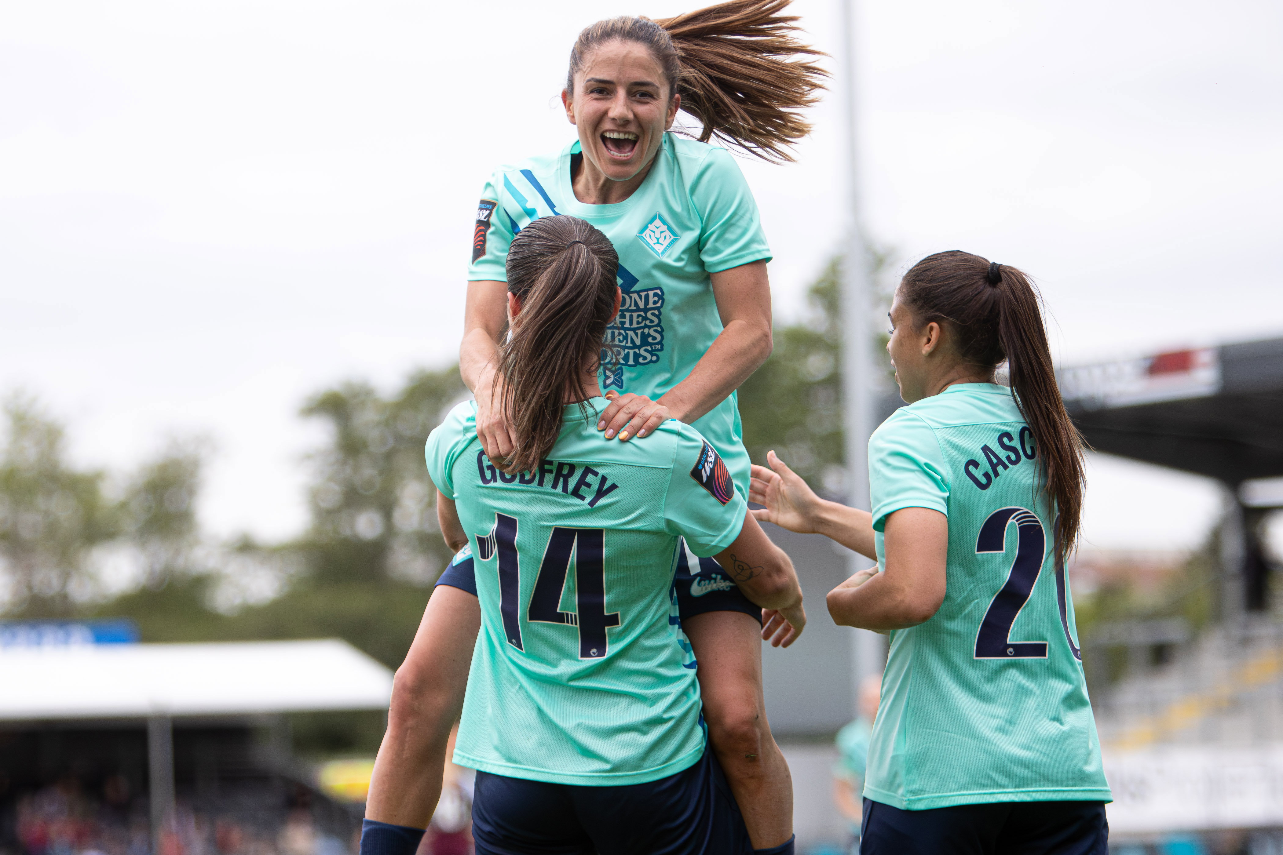 Daniëlle van de Donk juicht bij London City Lionesses