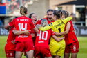FC Twente viert feest na penalty's