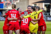 FC Twente viert feest na penalty's