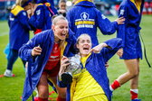 Jaimy Ravensbergen en Diede Lemey met de Eurojackpot KNVB Beker
