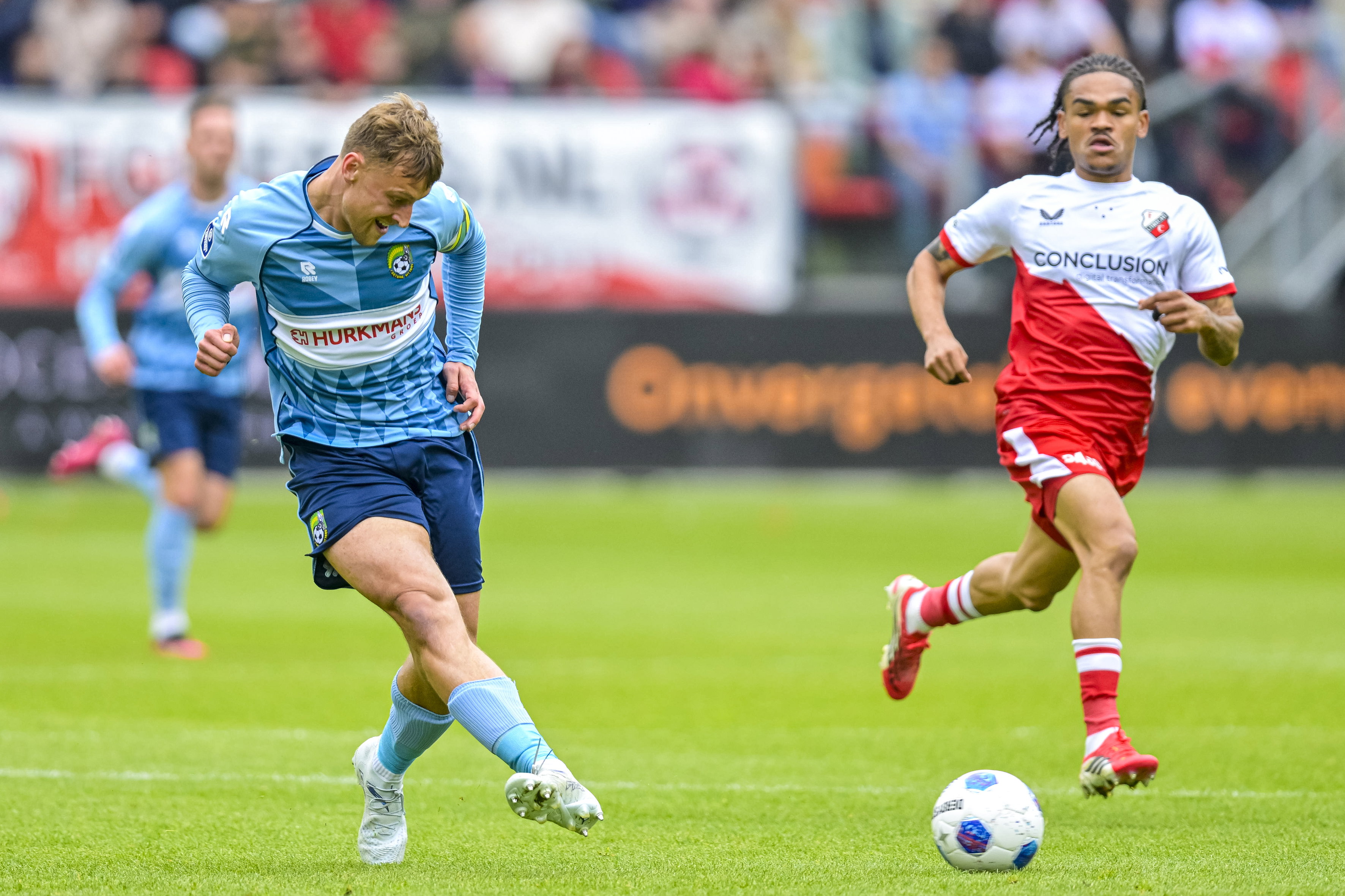 Kaj Sierhuis in actie tegen FC Utrecht