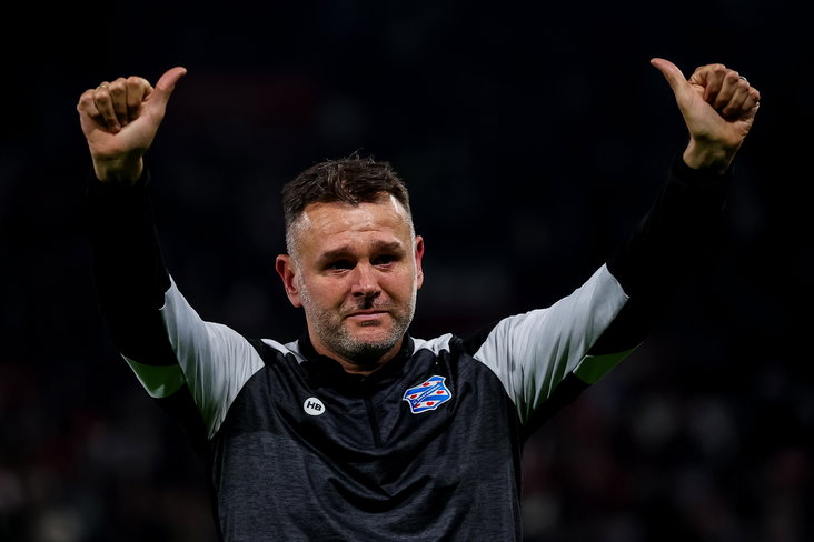 Henk Brugge bedankt het SC Heerenveen-publiek