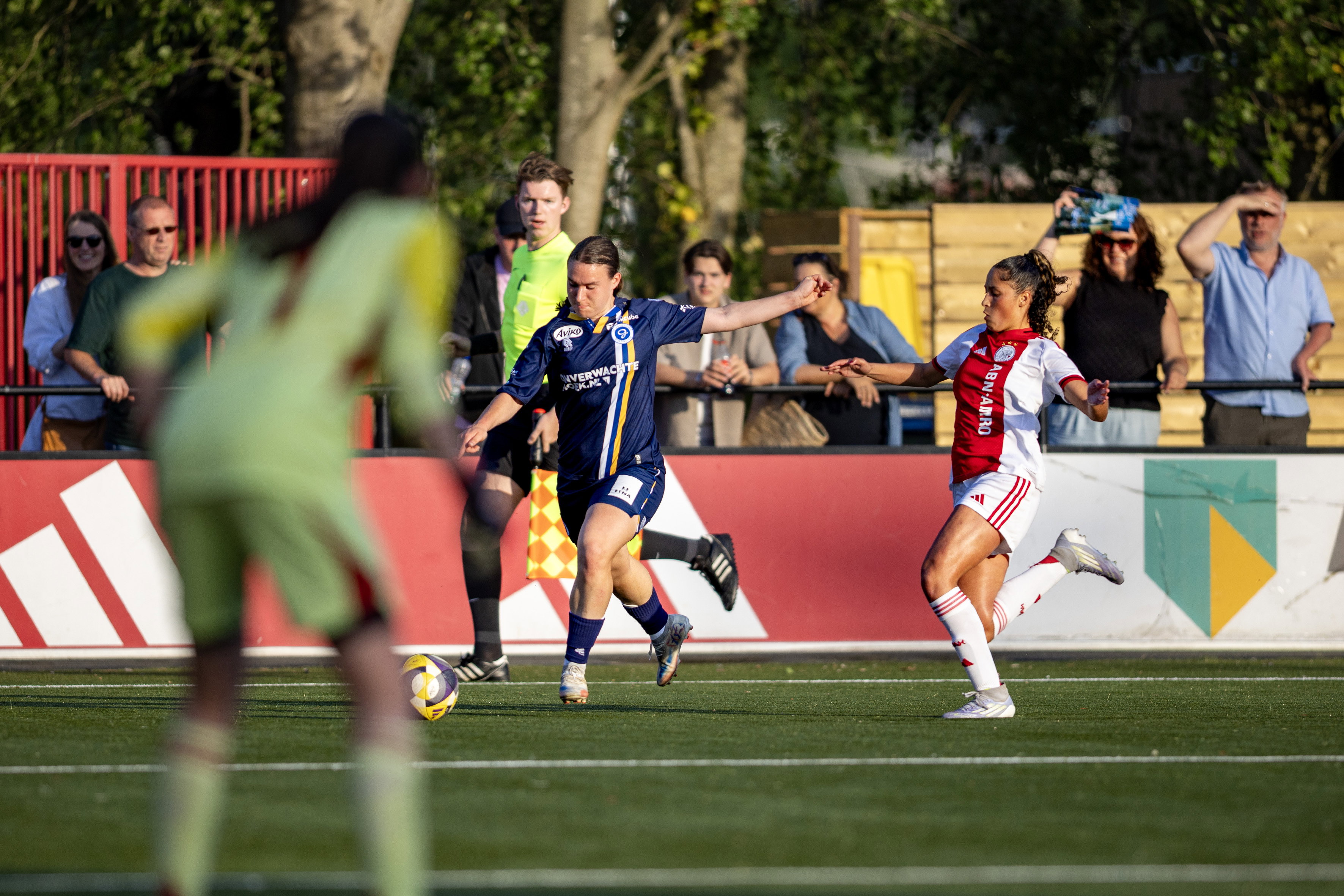Sterre Visser in actie namens De Graafschap tegen Jong Ajax