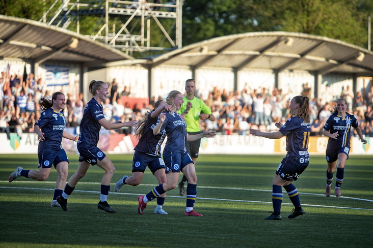 De Graafschap juicht na een goal tegen Jong Ajax