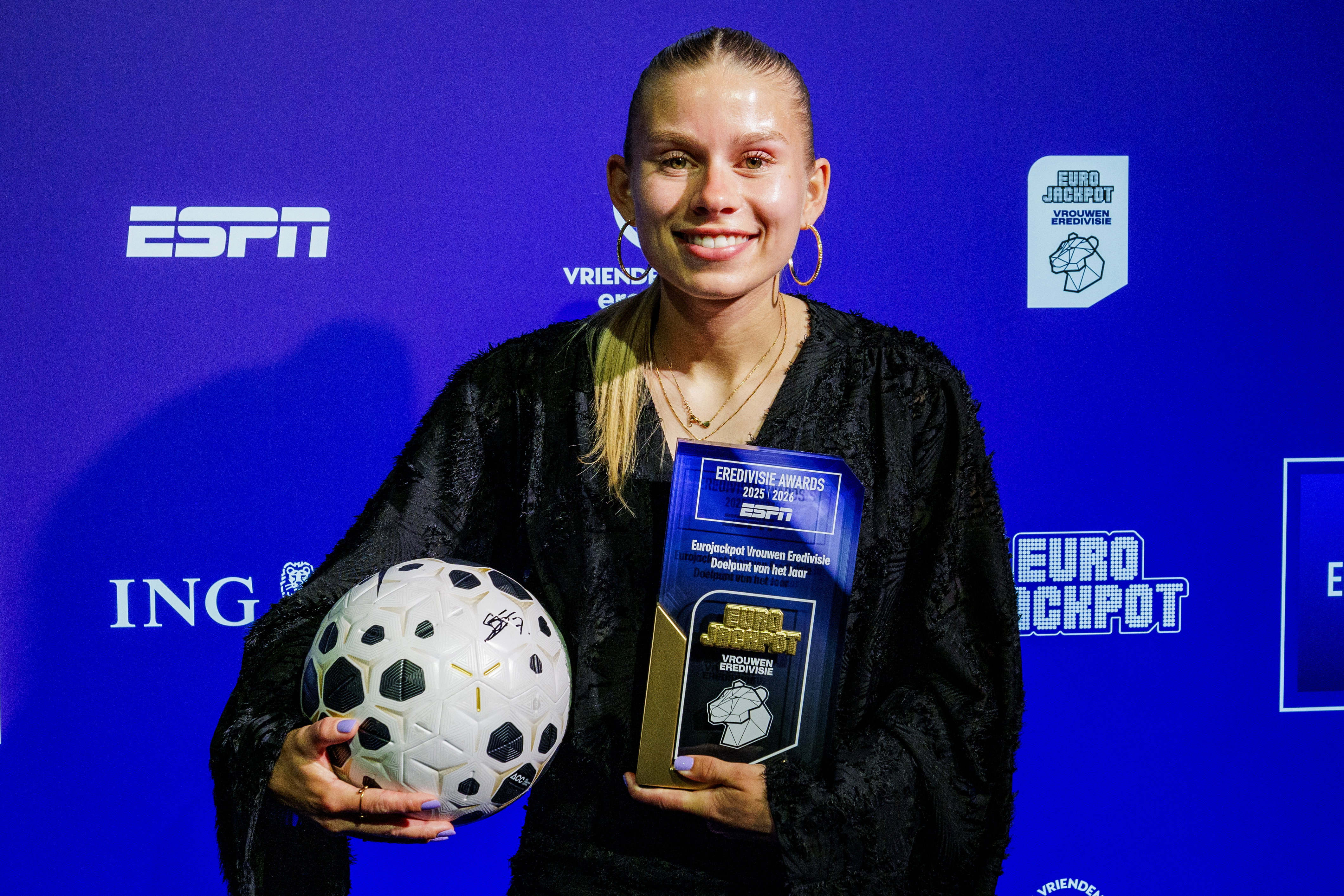Sam de Jong wint de prijs voor Eurojackpot Vrouwen Eredivisie Doelpunt van het Jaar