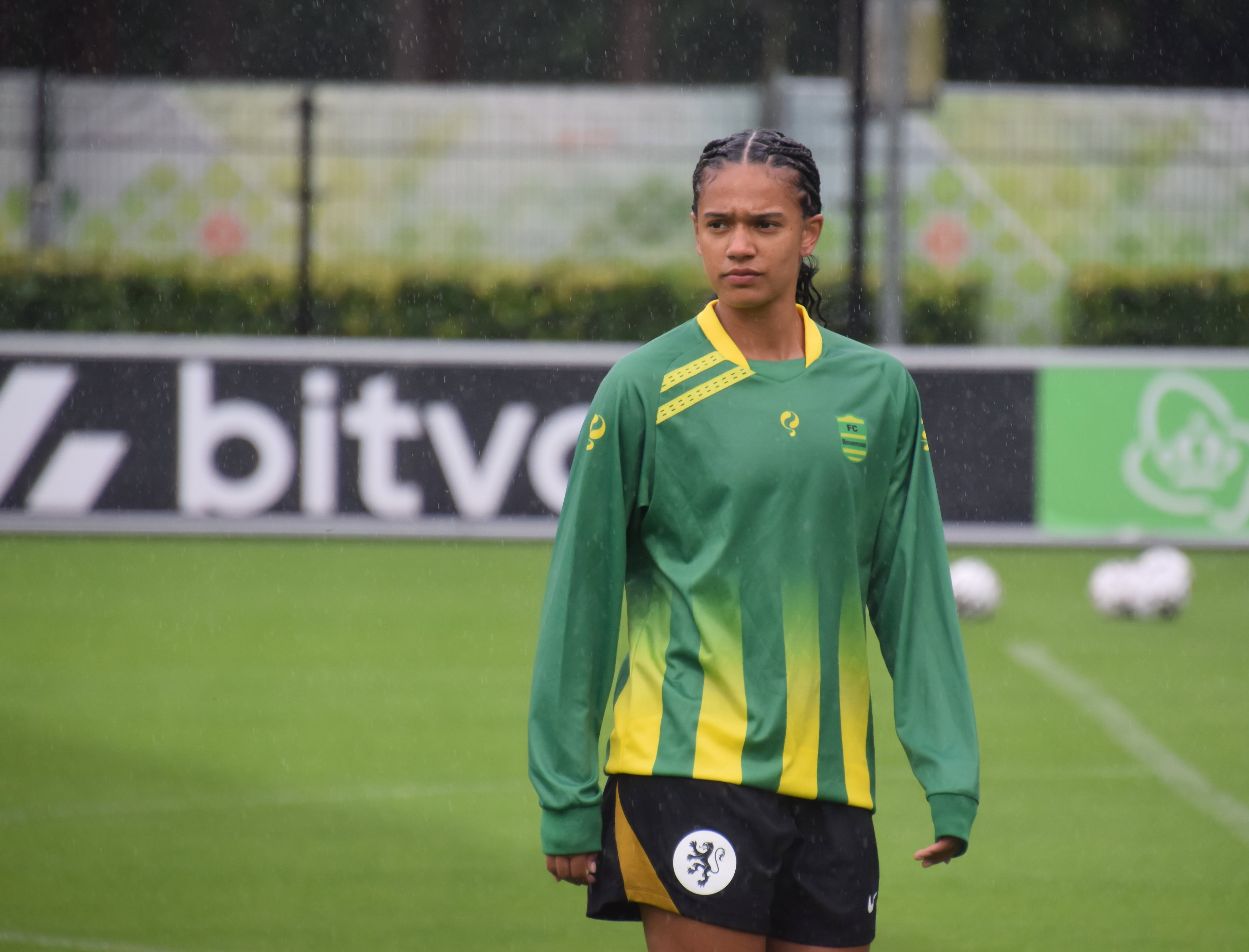 Esmee Brugts in het shirt van haar oude amateurclub