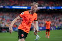 Jan Paul van Hecke viert zijn eerste treffer in Oranje