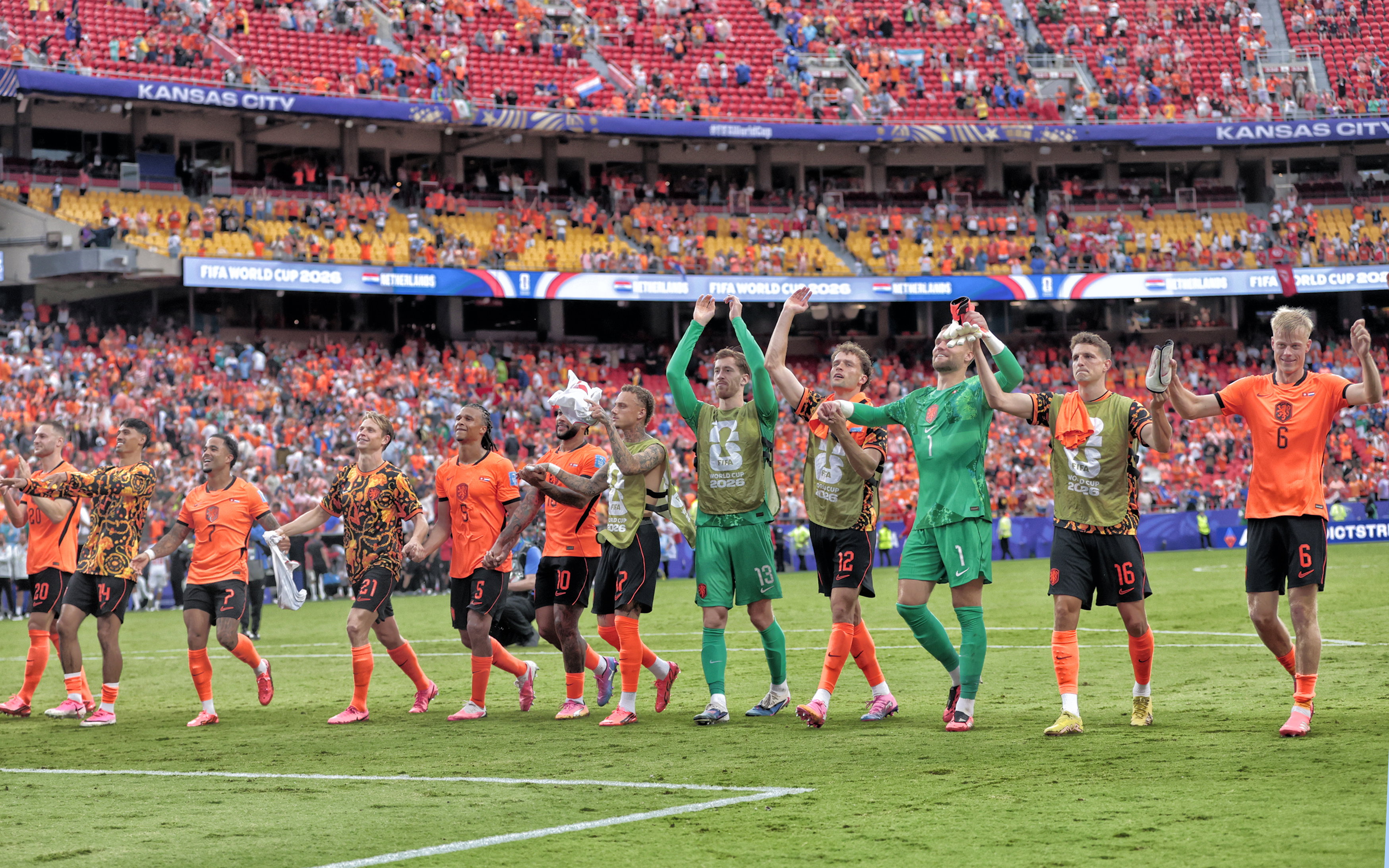 Oranje viert feest met het publiek