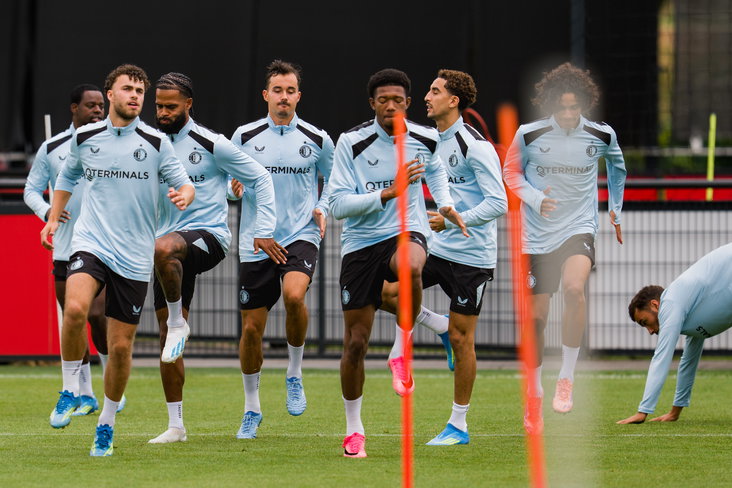Feyenoord-selectie op eerste publieke training