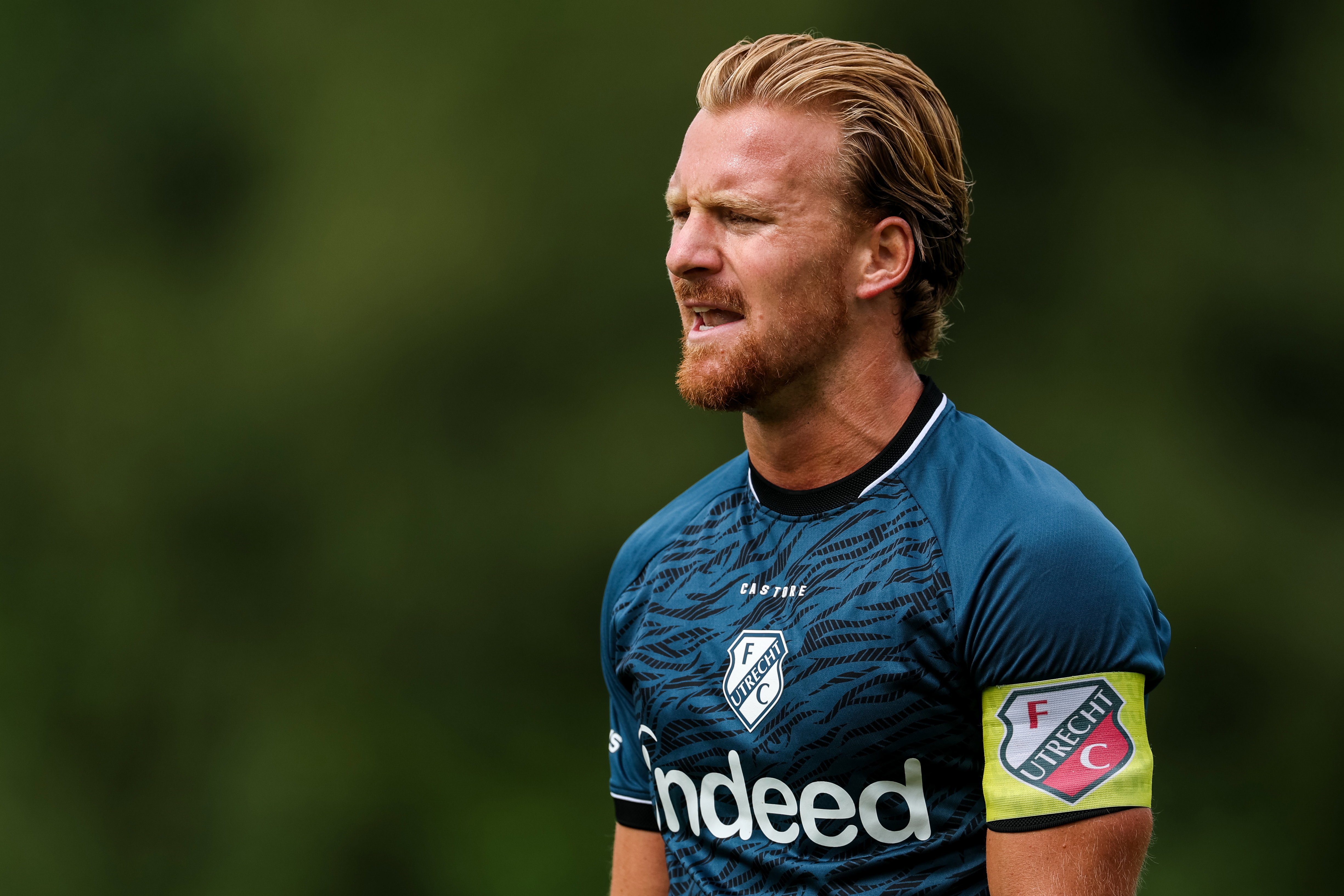 Dani de Wit als captain van FC Utrecht