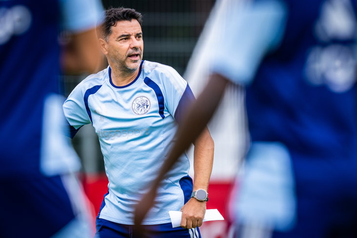 Míchel in actie als trainer van Ajax