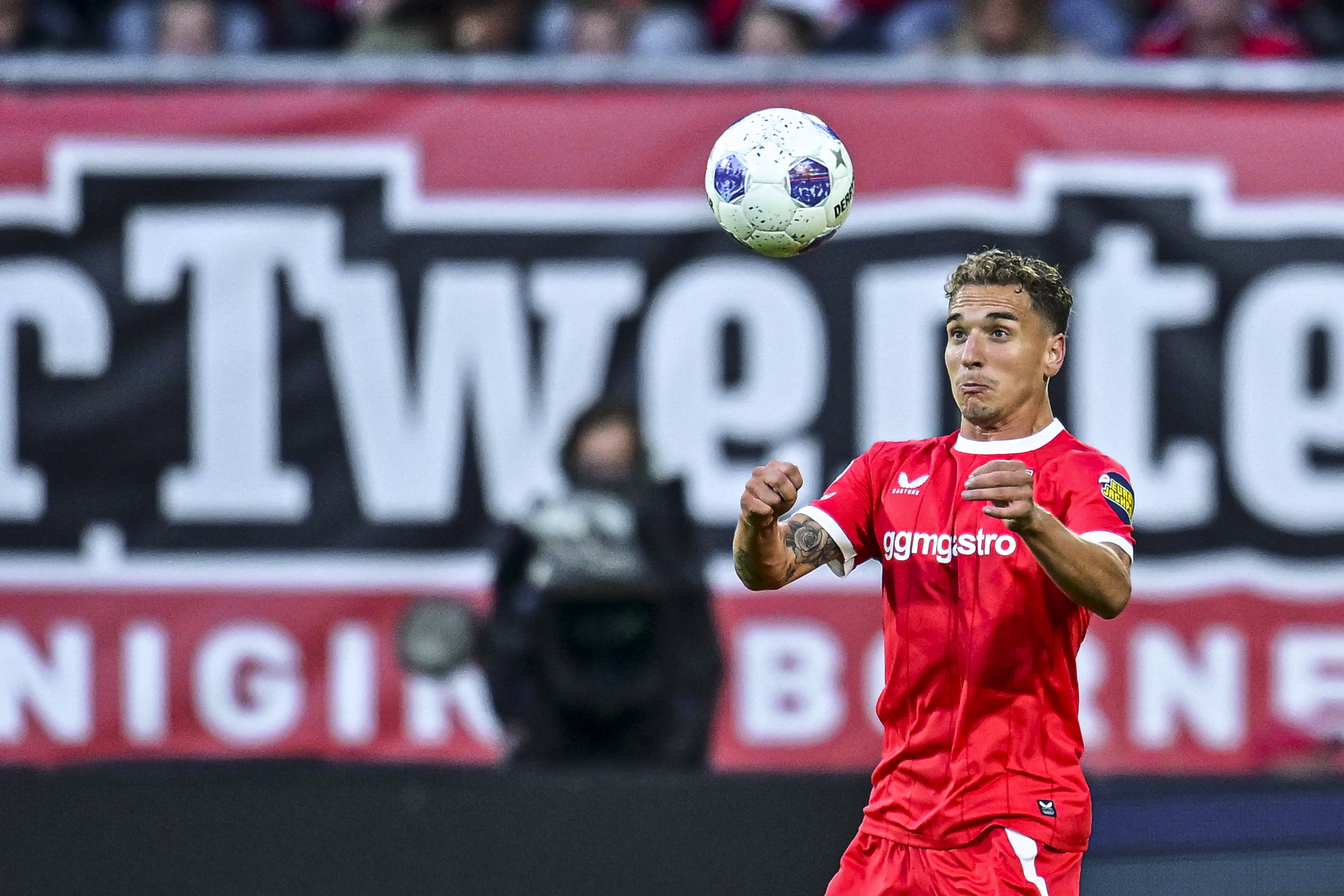 Aske Adelgaard tijdens zijn debuut voor FC Twente