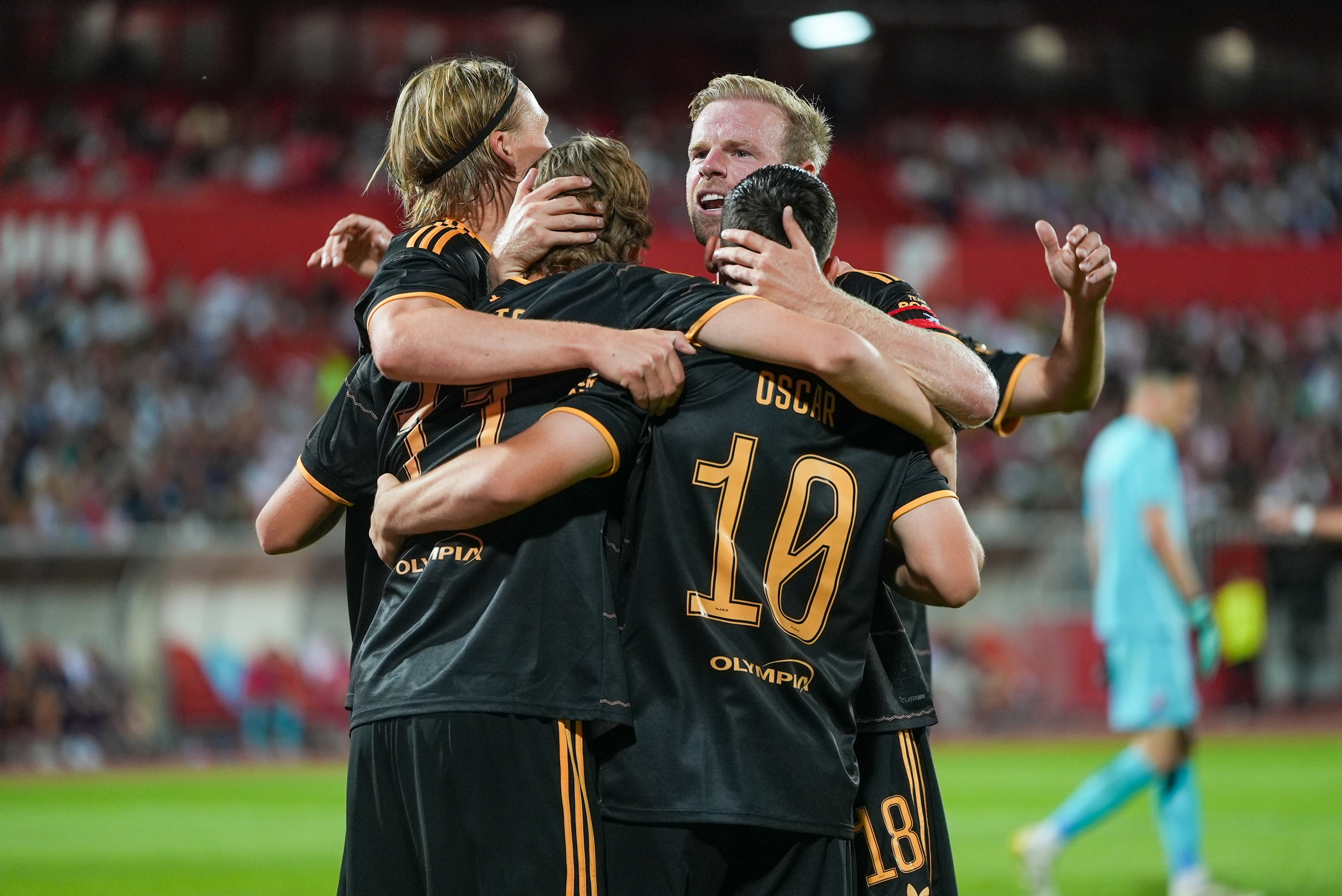 Ajax juicht na een goal tegen FK Vojvodina