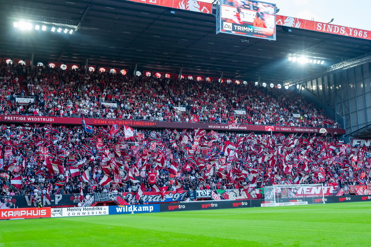 FC Twente-supporters voor het duel tegen Ferencváros
