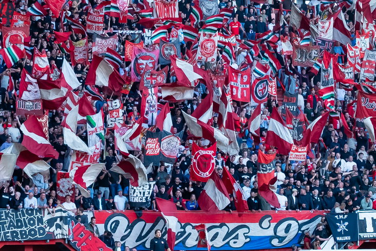 Fans van FC Twente voor het duel tegen Ferencváros