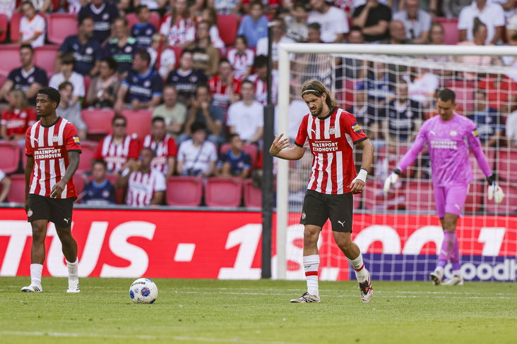 Ryan Flamingo, Yarek Gasiorowski en Matej Kovar balen van een treffer van Villarreal