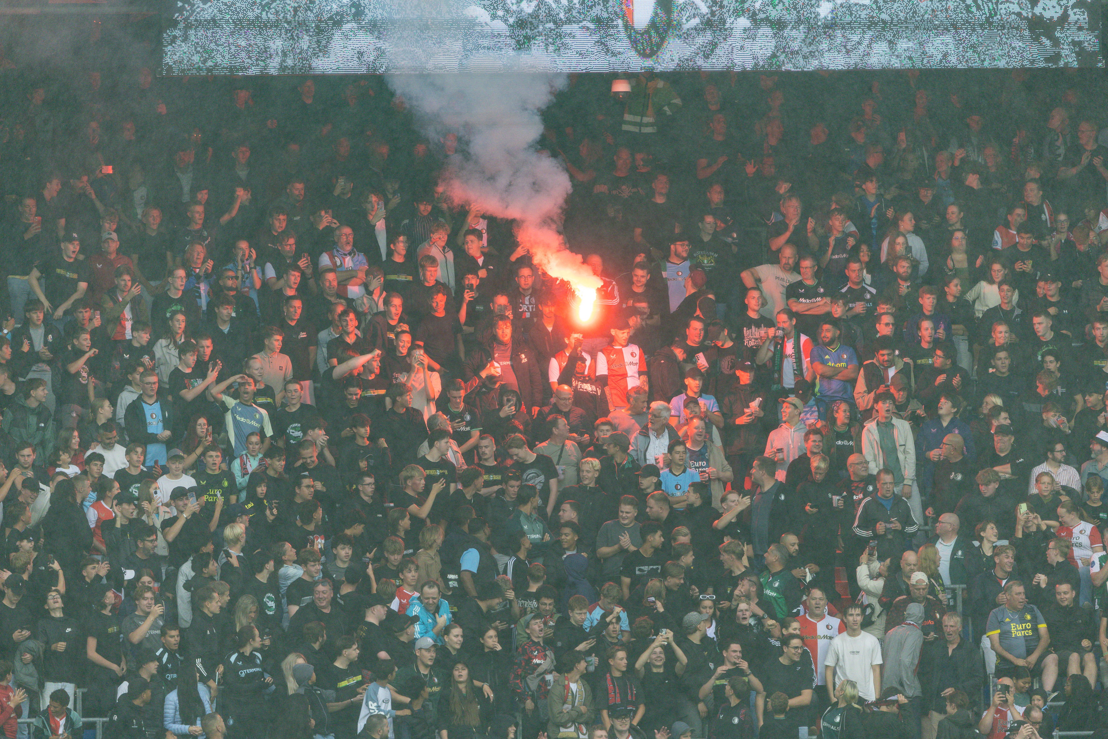 Feyenoord-fans in De Kuip