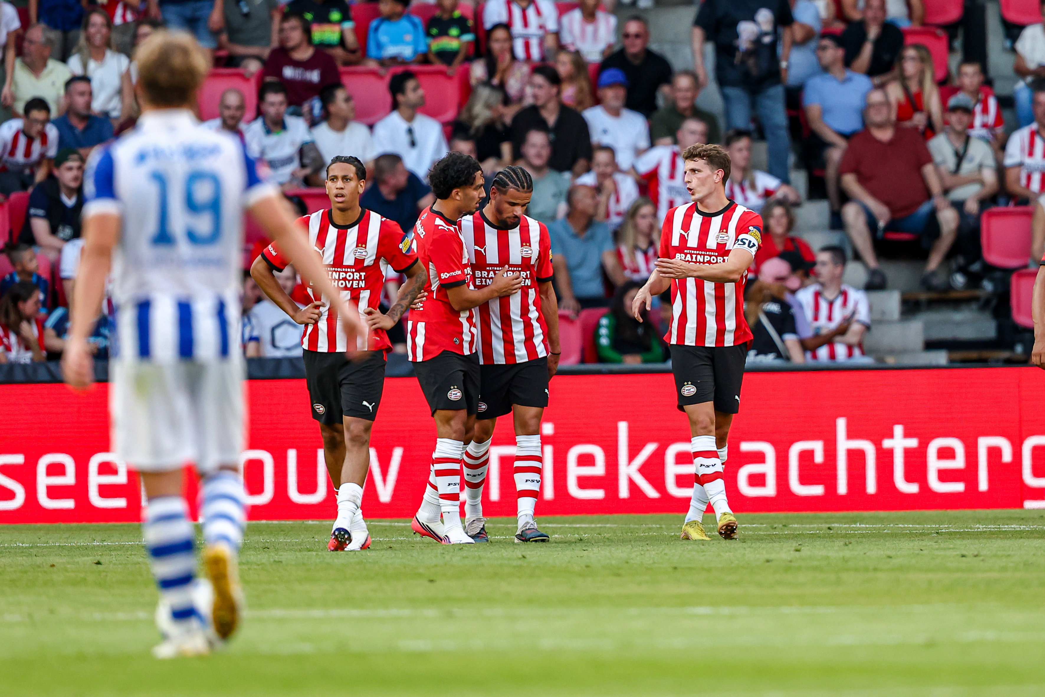 PSV viert een doelpunt tegen FC Eindhoven