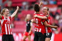PSV juicht na een doelpunt in het Philips Stadion