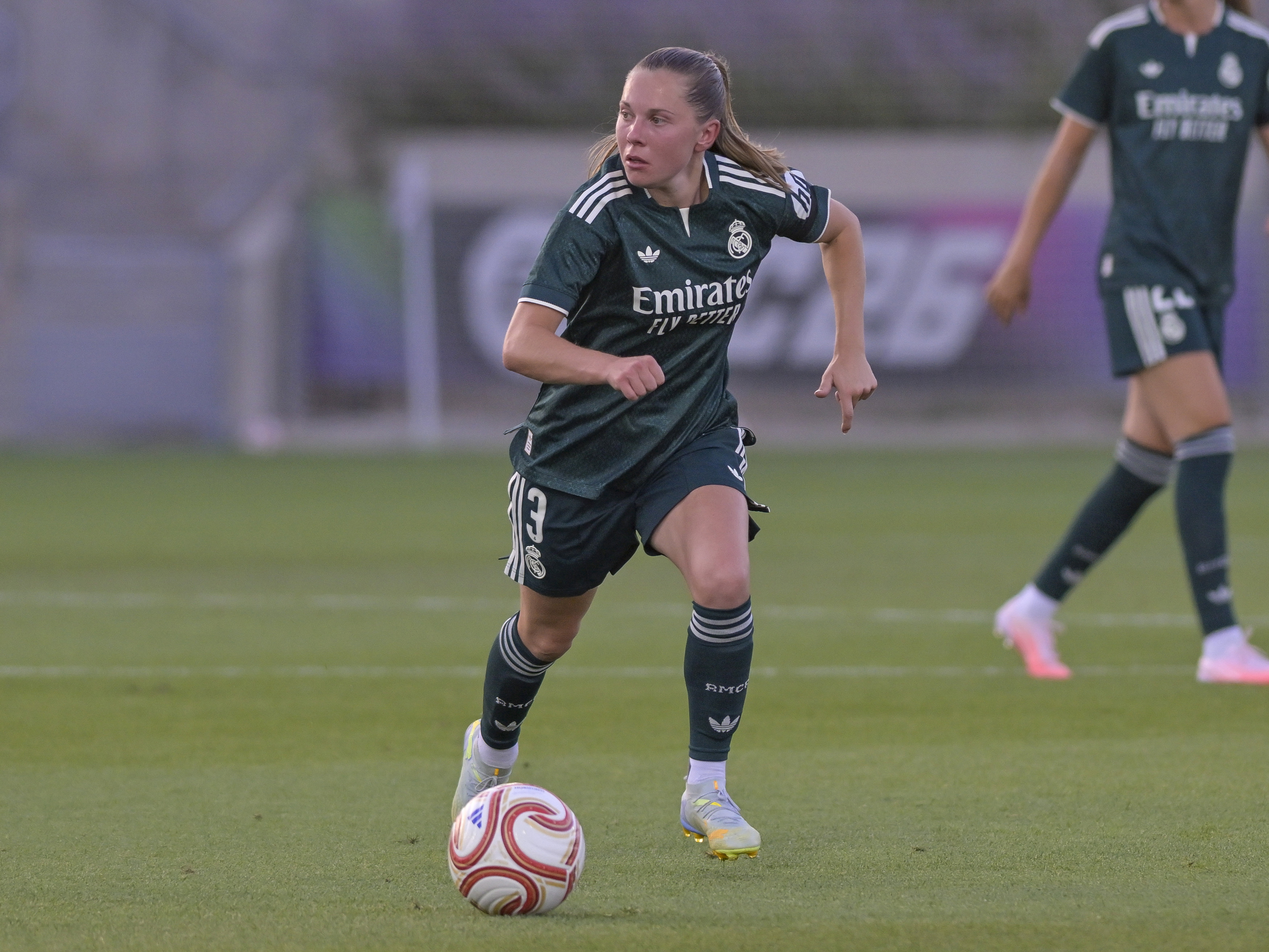 Janou Levels in actie namens Real Madrid