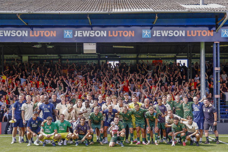 De selectie van Go Ahead Eagles voor het uitvak in Luton