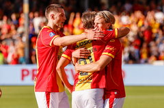 Go Ahead Eagles viert een treffer tegen Willem II