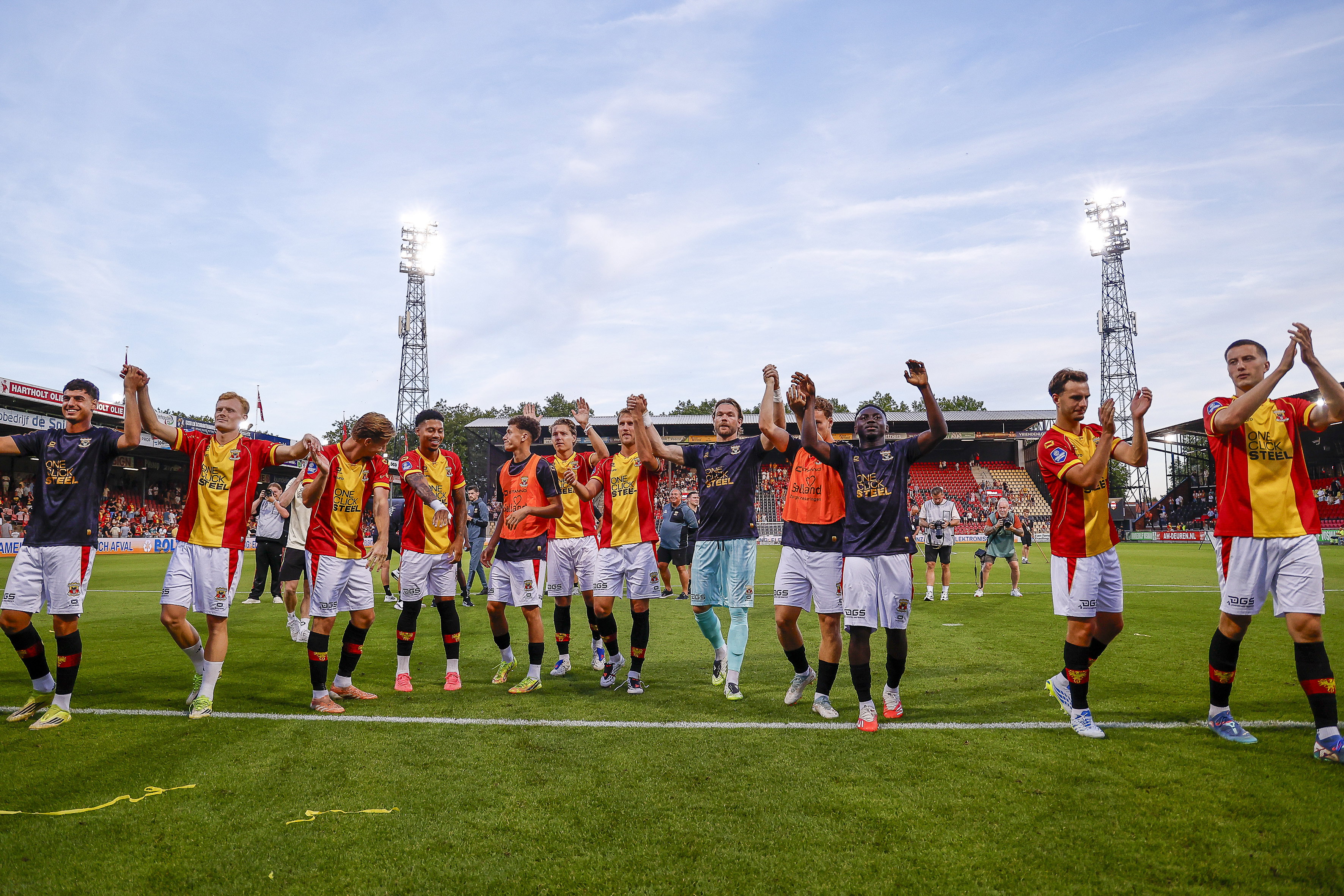 Go Ahead Eagles viert de overwinning op Willem II