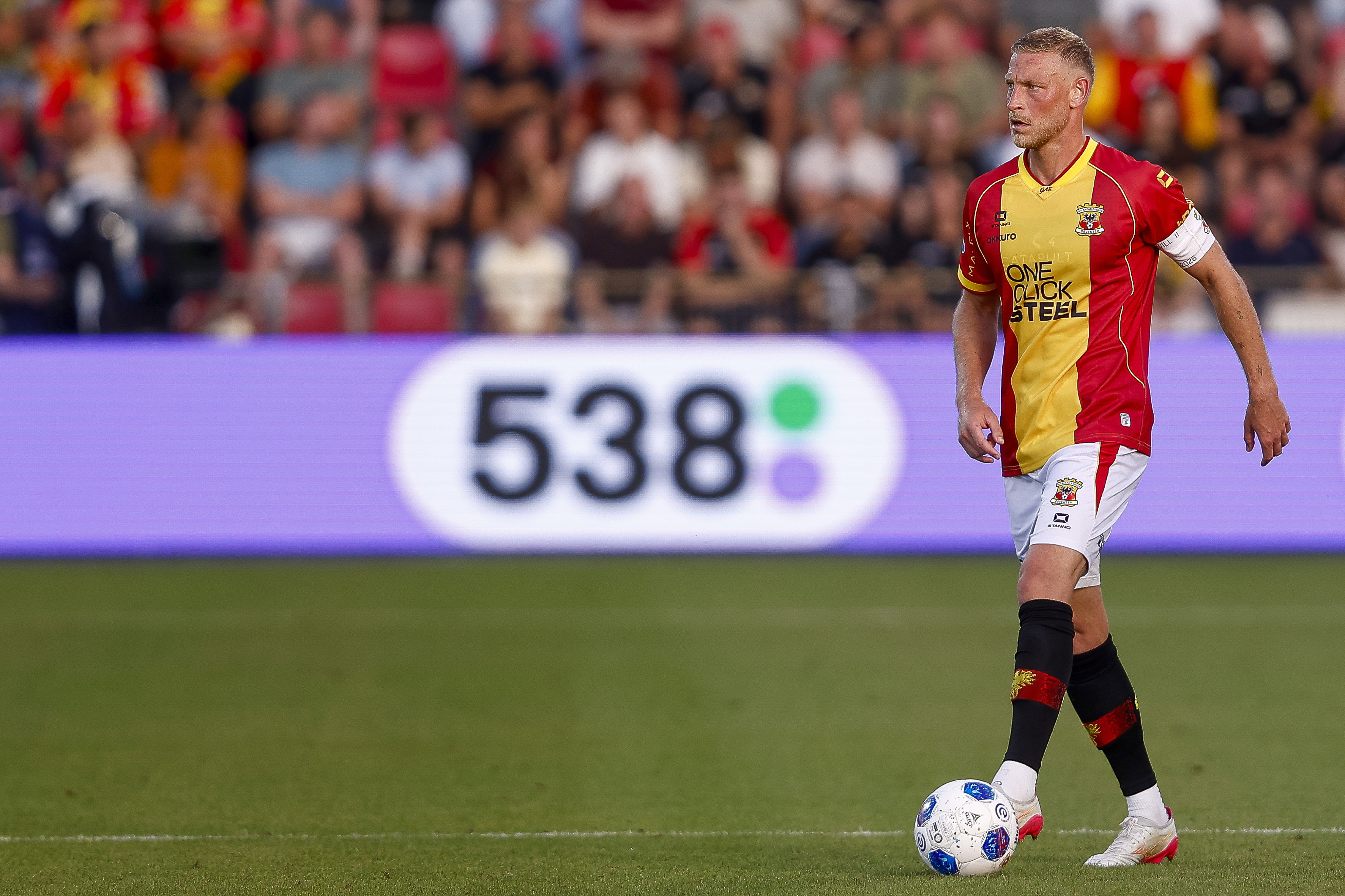 Joris Kramer in actie tegen Willem II