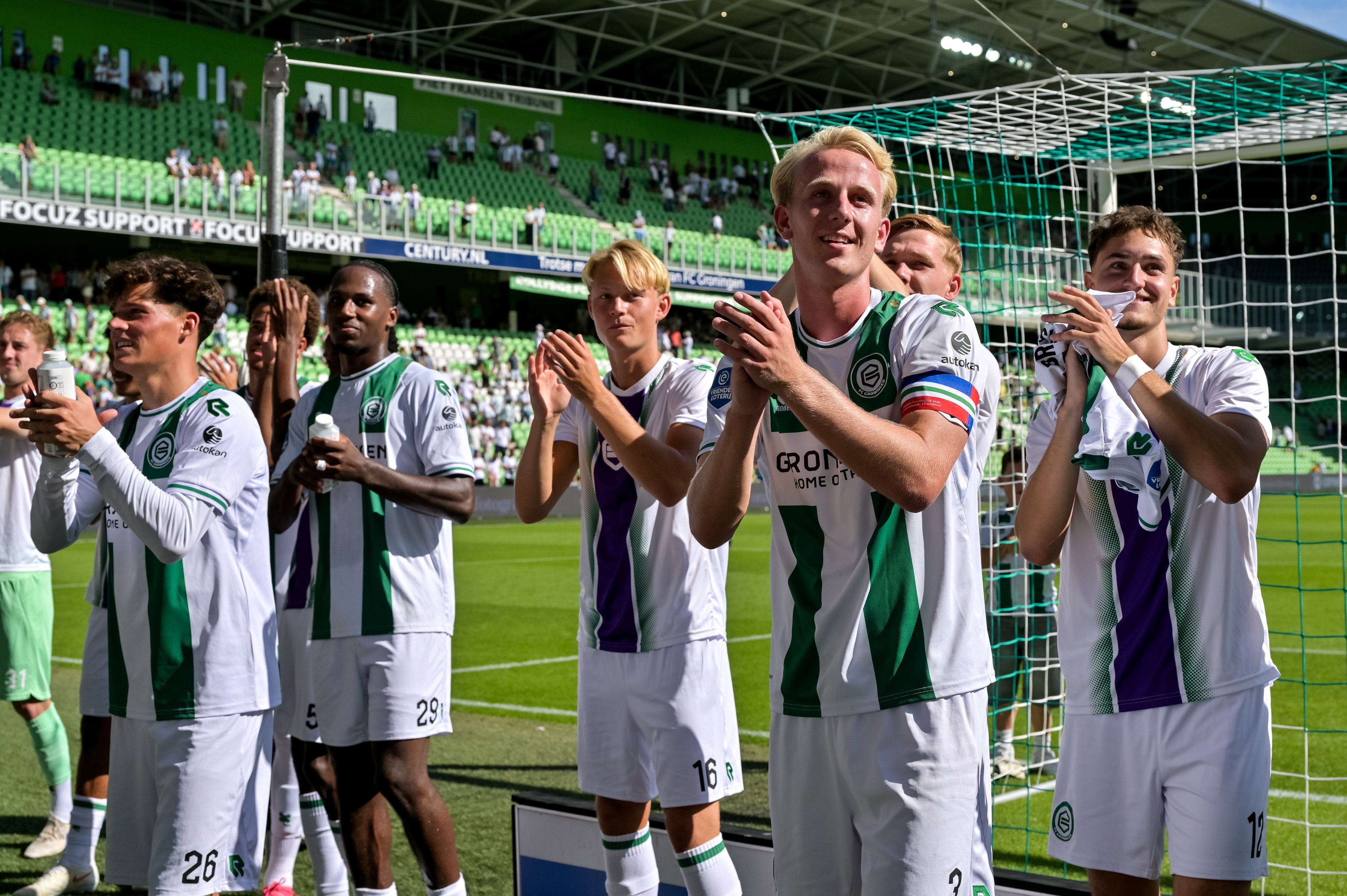 FC Groningen viert feest na de zege
