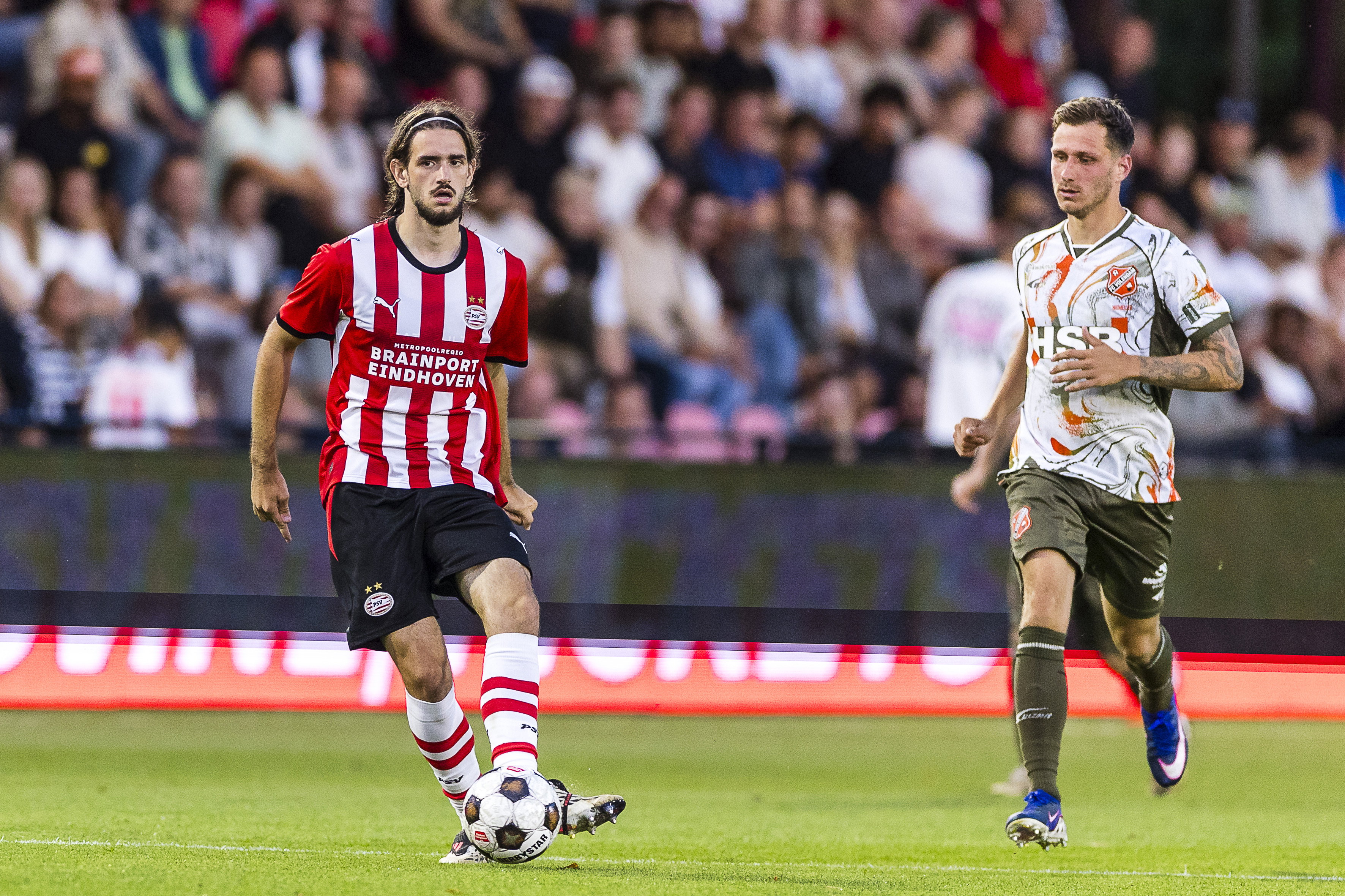 Jong PSV stunt in slotfase en klopt Volendam na late comeback