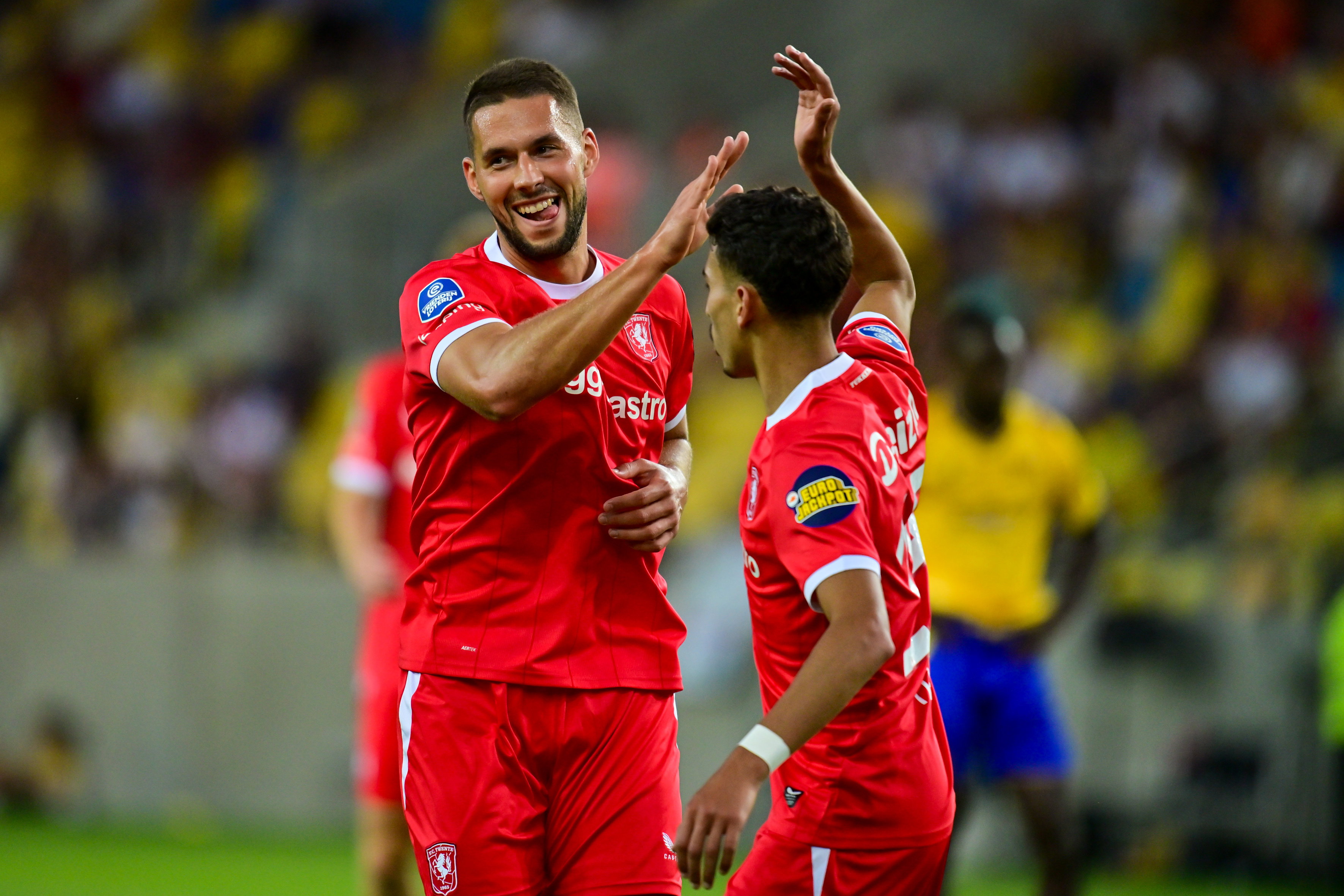 Marko Pjaca gefeliciteerd door Younes Taha