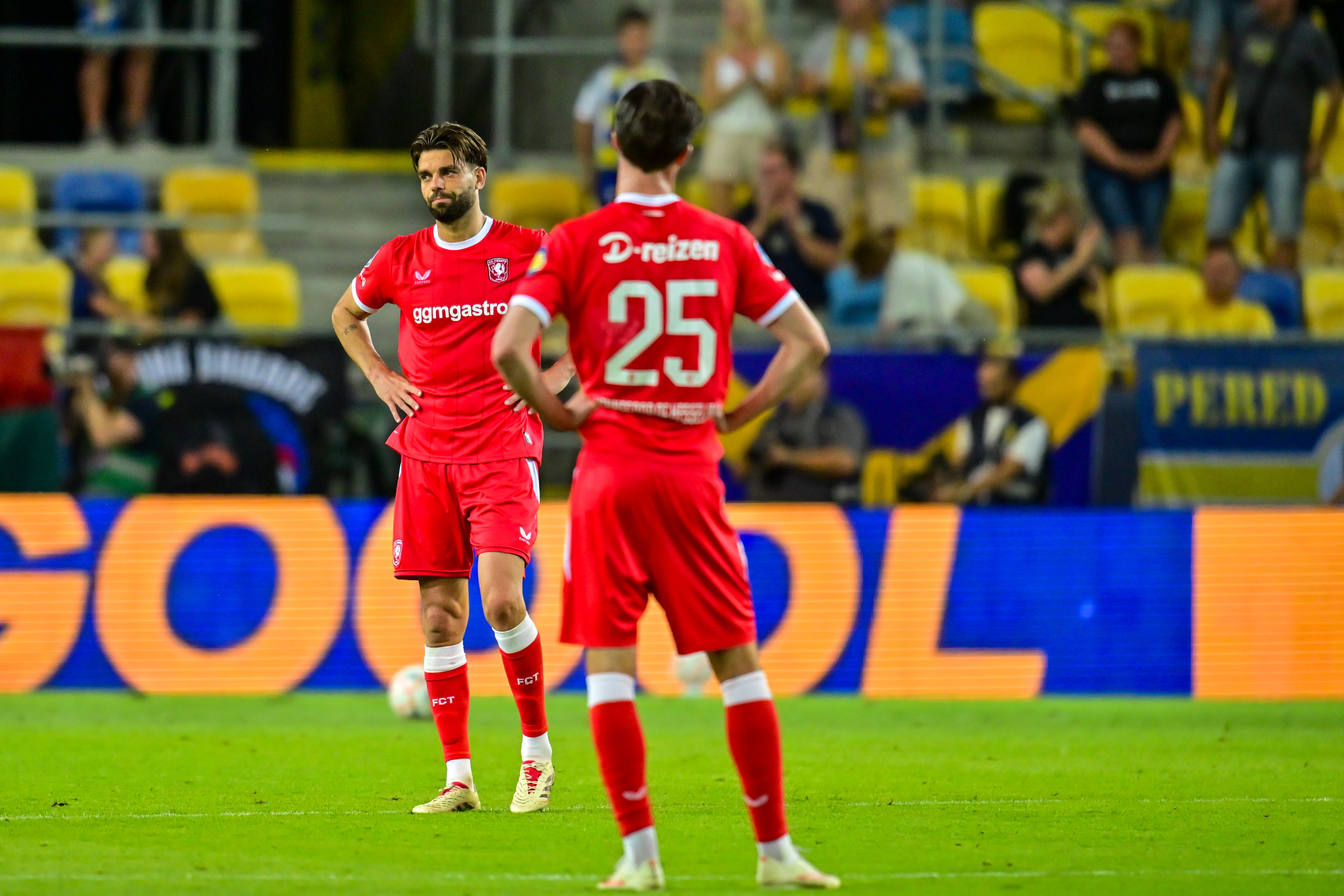 Robin Pröpper en Lucas Vennegoor of Hesselink balen van een treffer van FC DAC