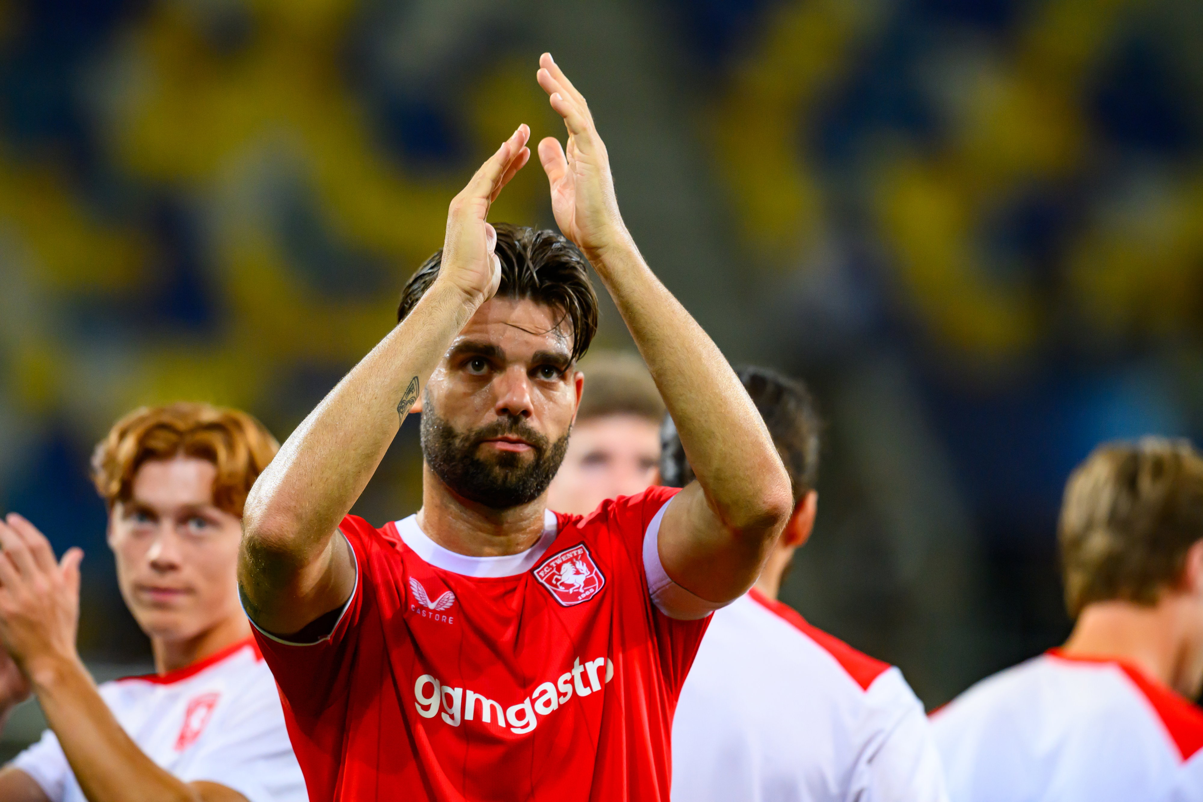 Robin Pröpper bedankt de meegereisde supporters in Slowakije
