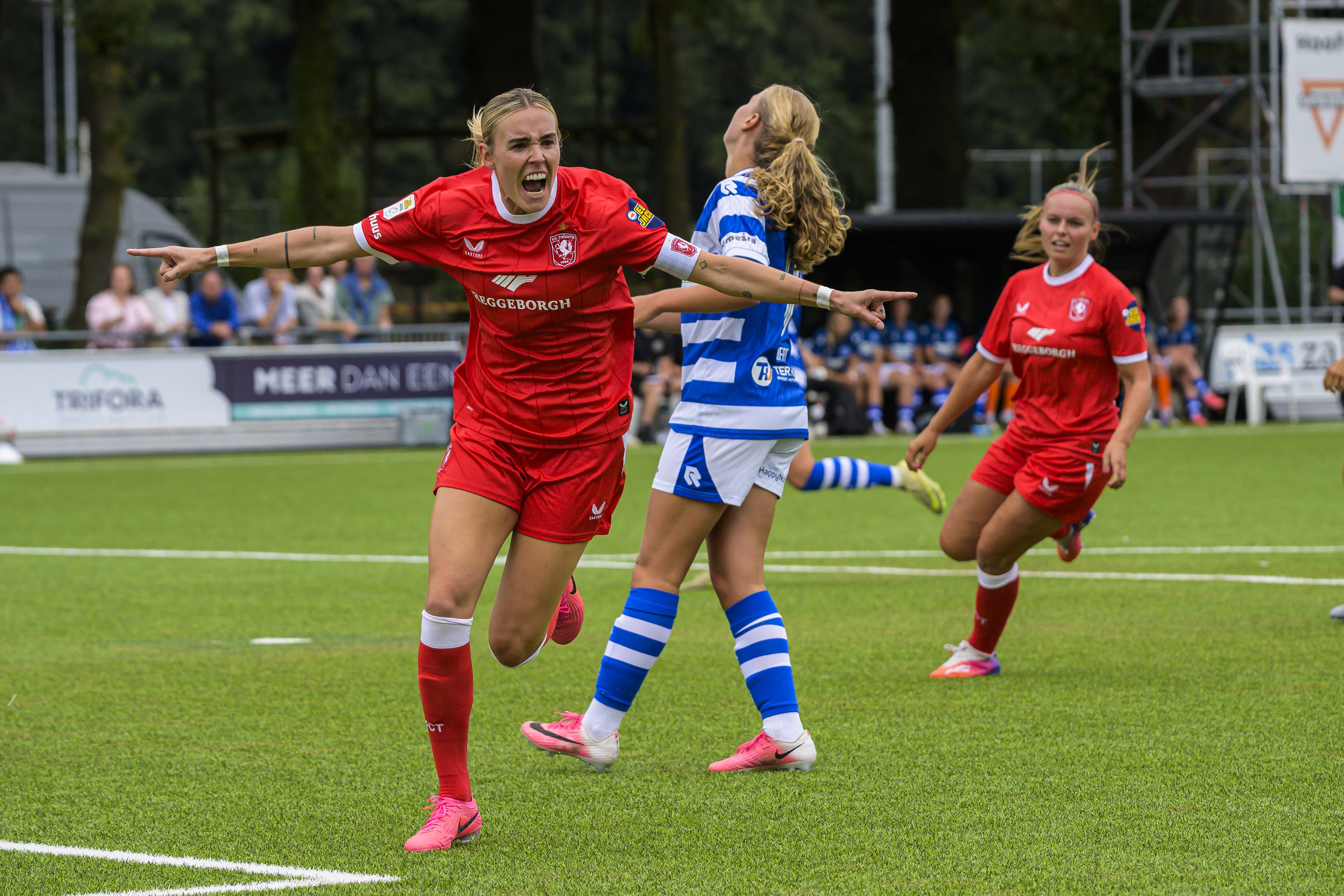 Jill Roord juicht