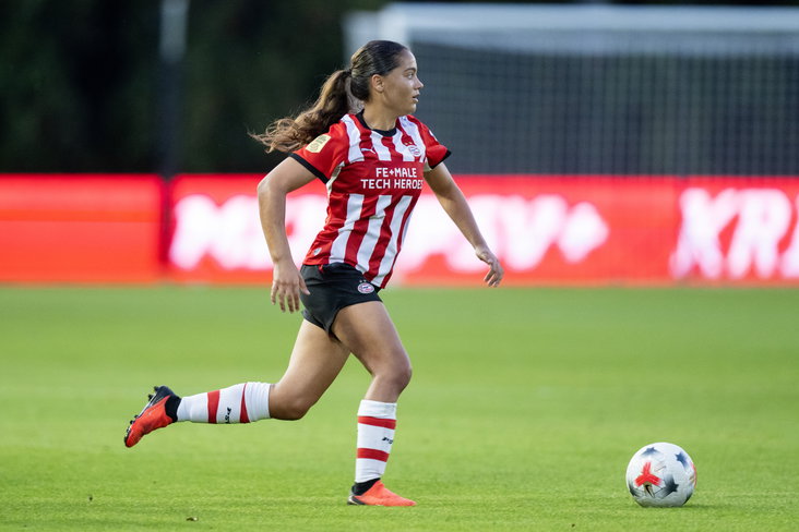 Rosalie Renfurm aan de bal namens PSV