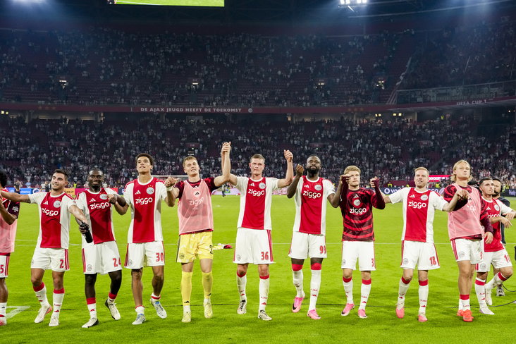 Ajax juicht