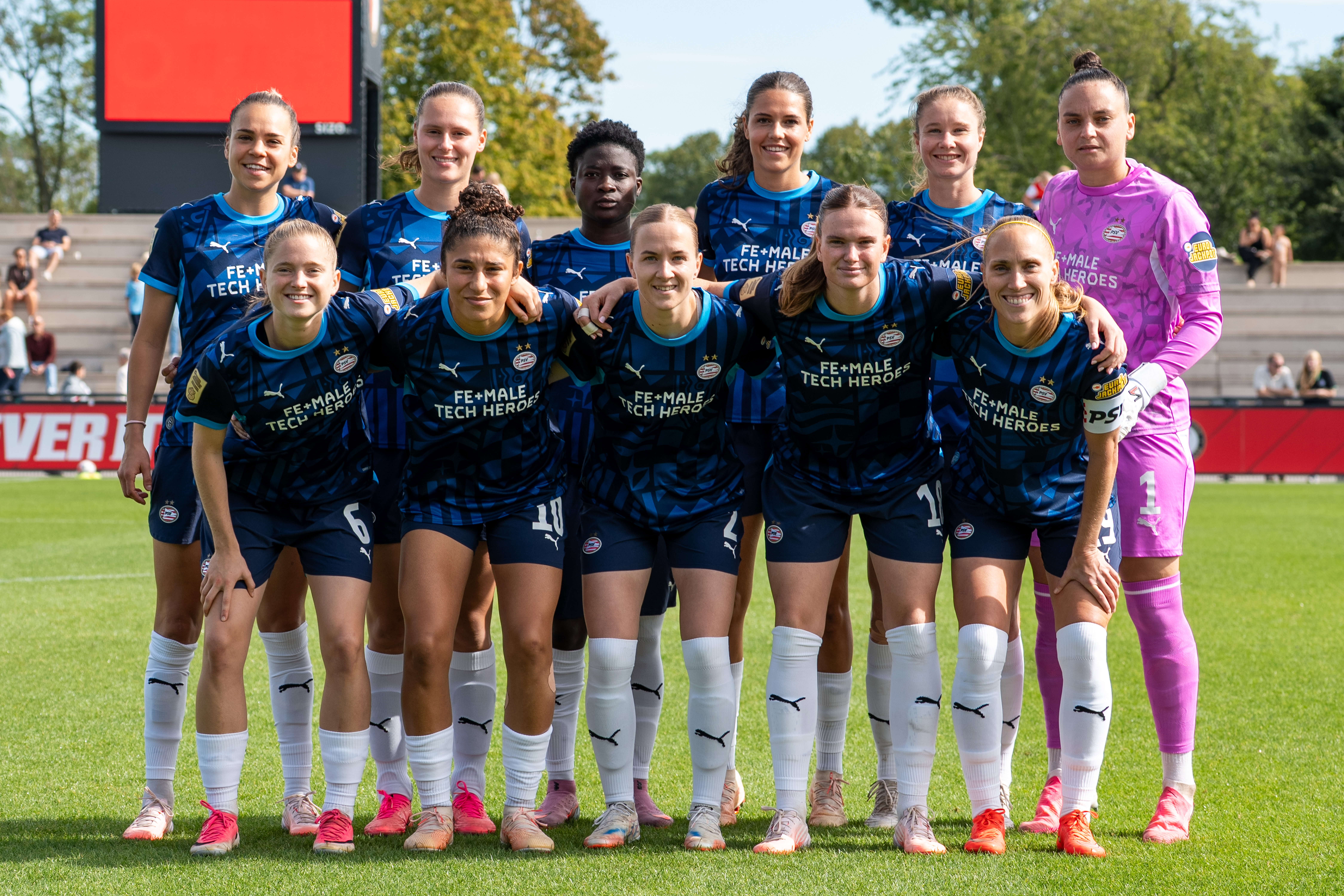 Het elftal van PSV voor de uitwedstrijd tegen Feyenoord