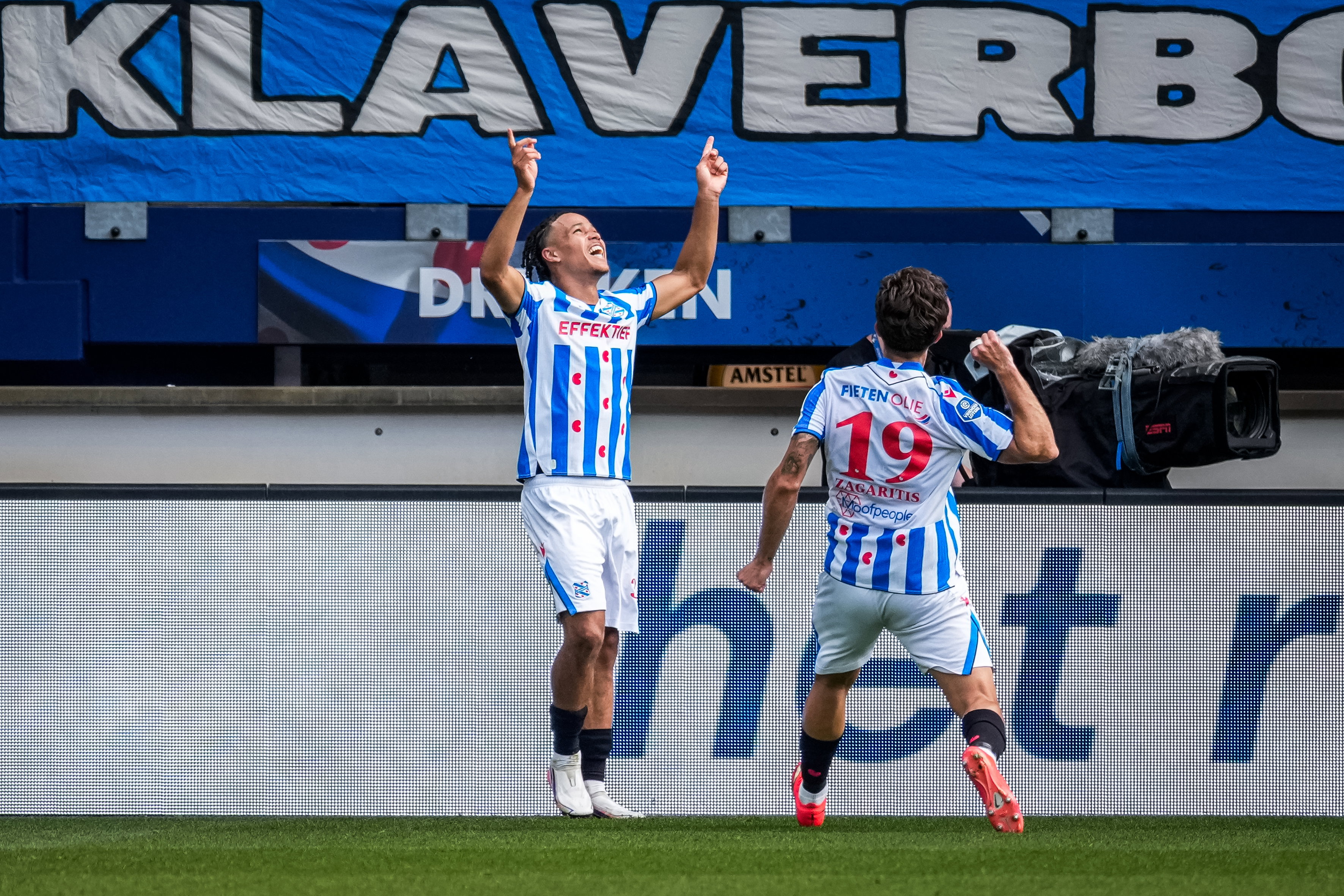 Courtens maakt eerste goal: 