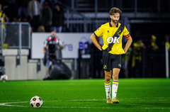 Jan Van den Bergh baalt van een treffer van Jong FC Utrechtt