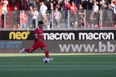 Jan Bamert aan de bal van FC Thun