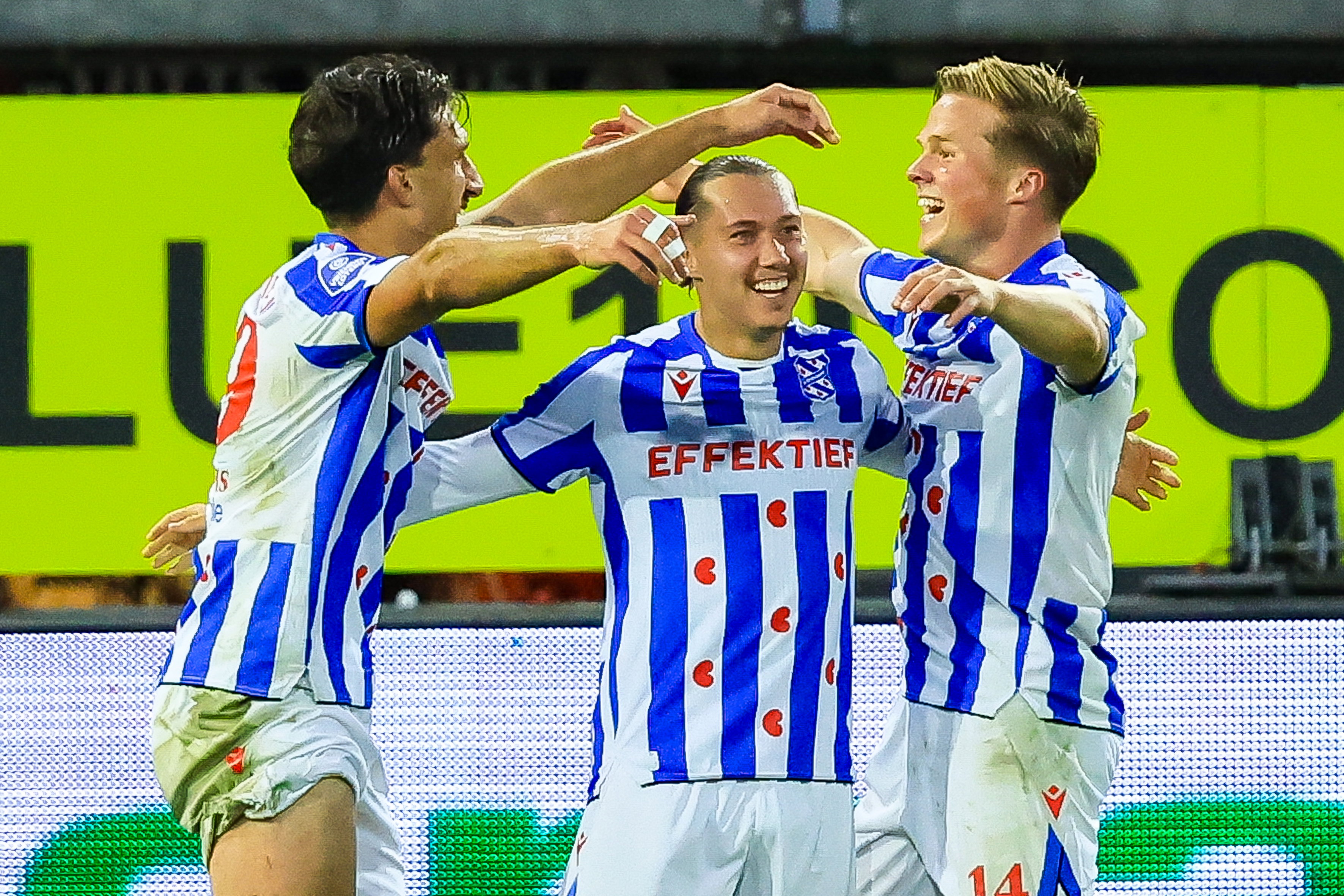 SC Heerenveen haalt uit en wint ruim van Sparta op Het Kasteel