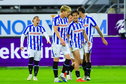 SC Heerenveen viert een treffer tegen Sparta