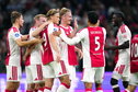 Ajax viert een doelpunt van Julian Brandt