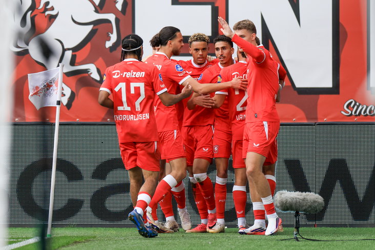 FC Twente viert een treffer tegen PSV