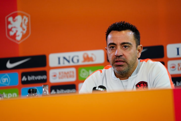 Xavi op de persconferentie van Oranje